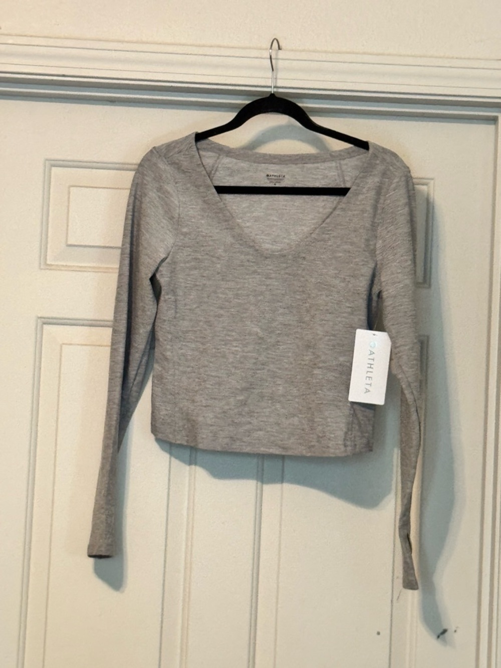 Athleta Light Gray V-Neck Long Sleeve Cropped Tee